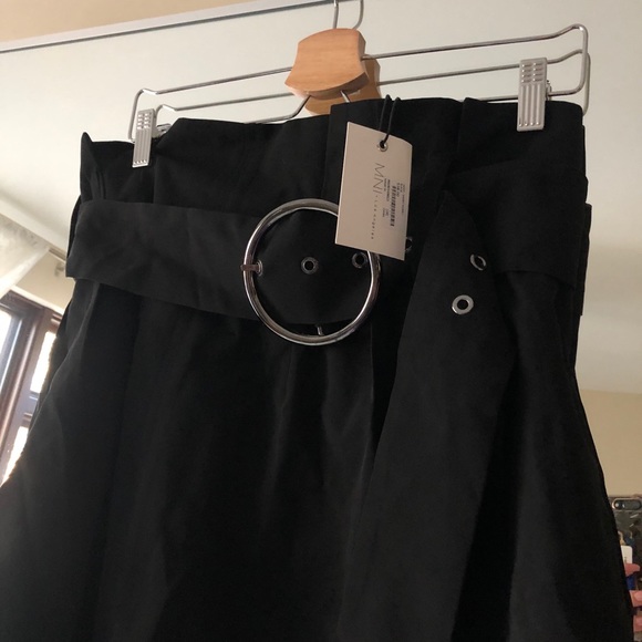 Paper bag waist skirt with large belt buckle - Picture 3 of 5